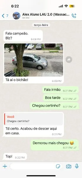 Aluno de Massachusetts confirma a entrega, carro prata chegou em casa, com foto do veículo na rua